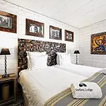 Hotell Surfers Peniche 4*