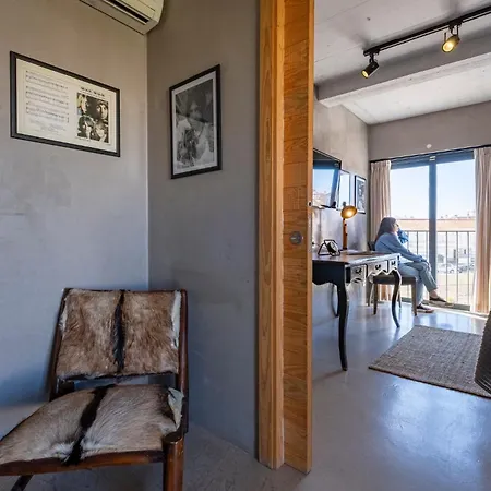 Surfers Peniche Otel 4*