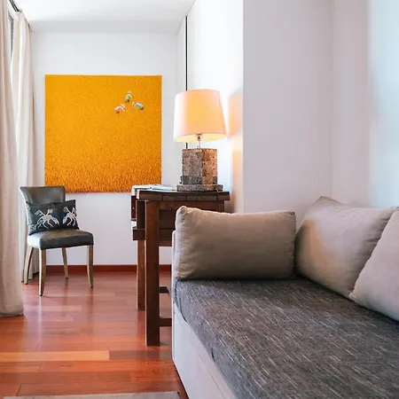 Surfers Peniche Otel