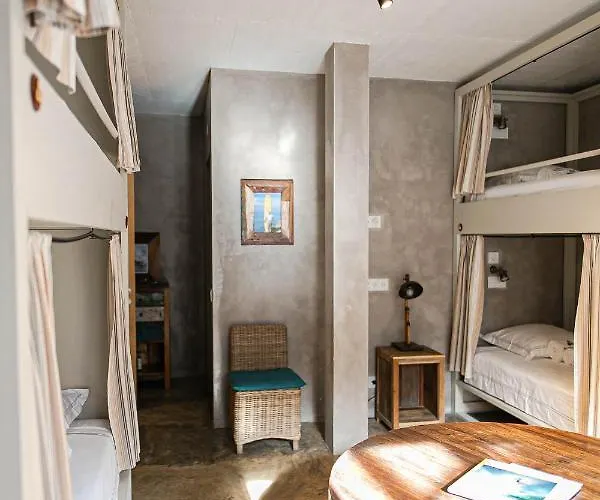 Surfers Peniche Otel